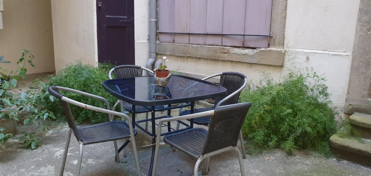 Studio Tres Spacieux Avec Cour, En Plein Coeur De Ville ! 卡尔卡松 外观 照片