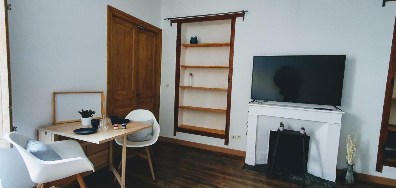 Studio Tres Spacieux Avec Cour, En Plein Coeur De Ville ! 卡尔卡松 外观 照片