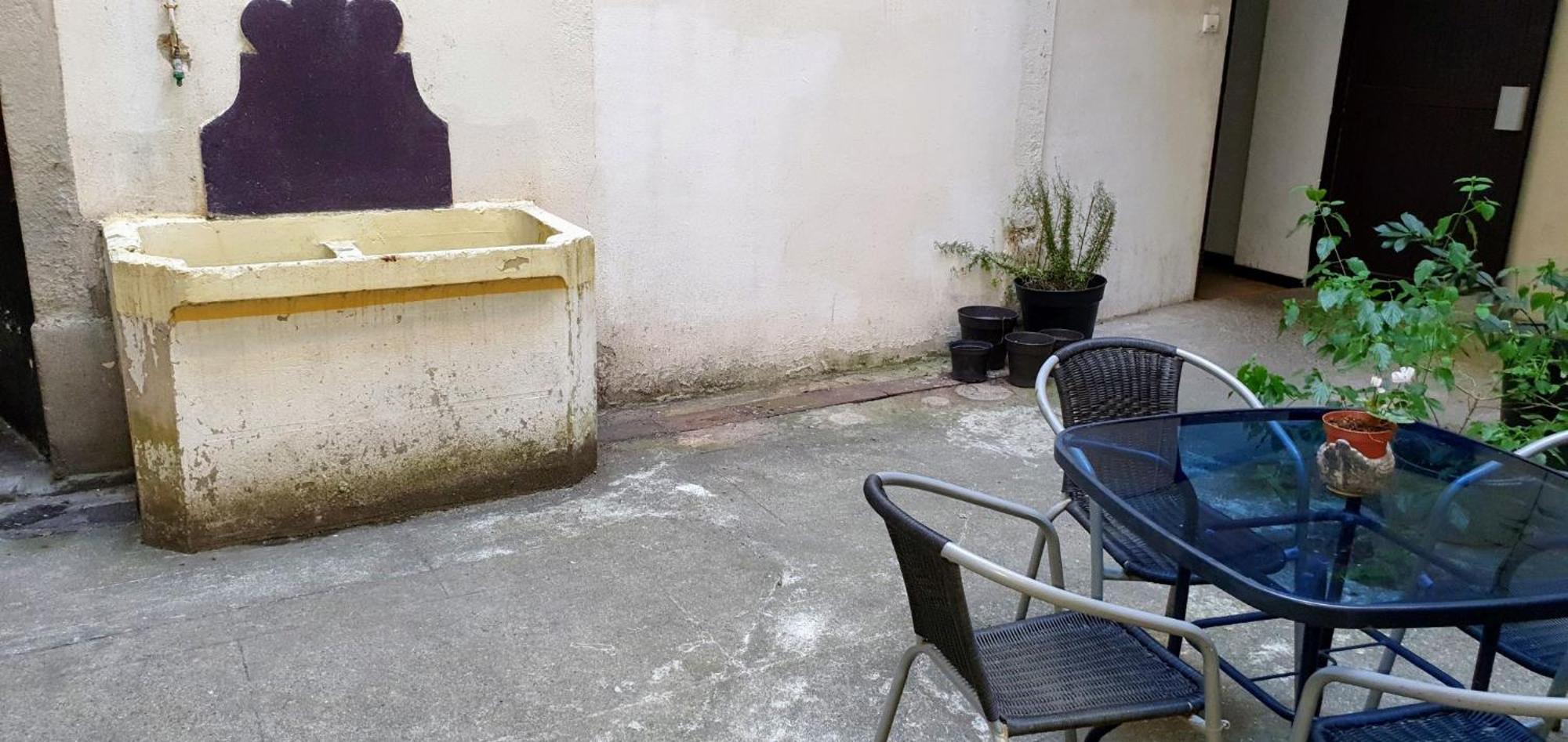 Studio Tres Spacieux Avec Cour, En Plein Coeur De Ville ! 卡尔卡松 外观 照片